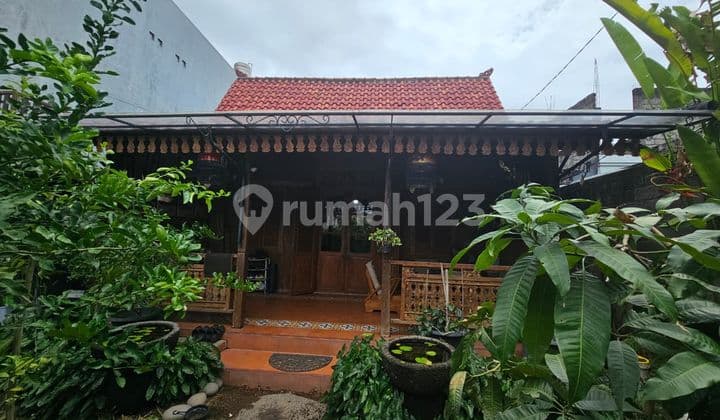 Rumah Kayu Hadap Utara SHM di Kawasan Renon Her