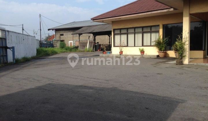 Ready-to-Use Warehouse, Spacious Parking, Strategic Location in Depok, Plered, Cirebon