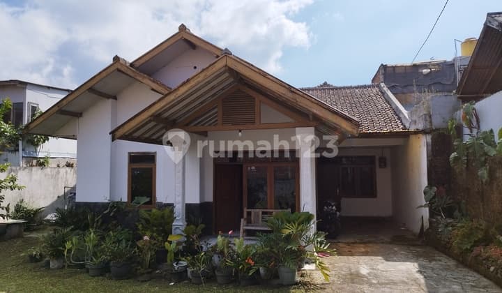 Rumah Asri 5 Kamar Di Jalan Cijeruk, Lembang