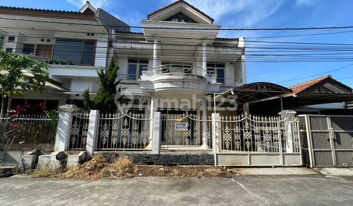 Rumah siap huni di Taman Holis Indah 1