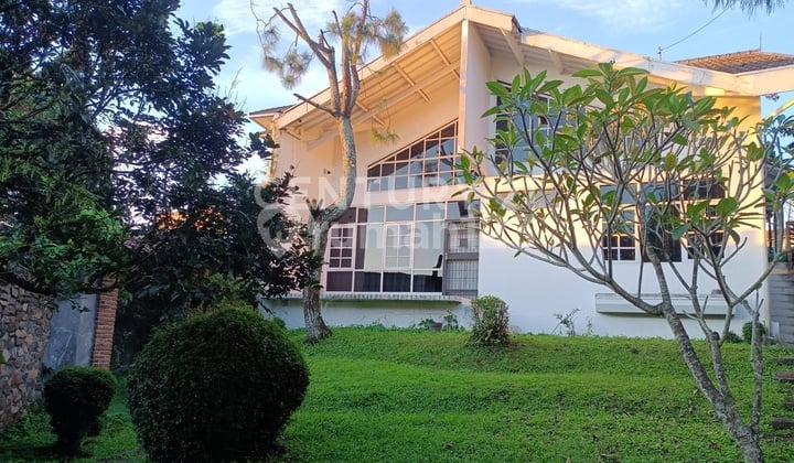 House in Dago Pakar, Strategic, Tourist Area, Suitable for a Cafe