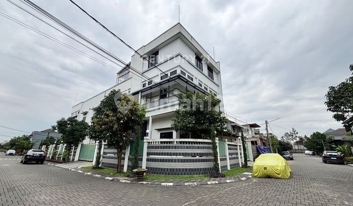 Rumah Lux di Batununggal Lestari Full Furnished Posisi Hoek