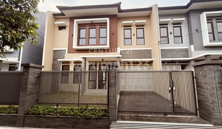 Comfortable 2-Story House in Batununggal Indah VIII