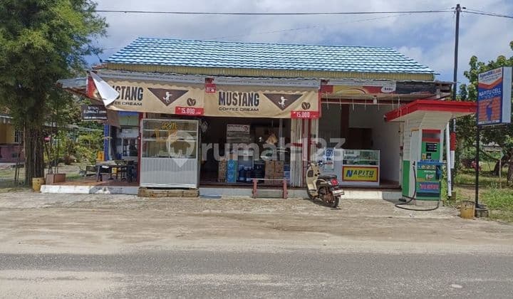 Two-Story House with Kiosk at Jalan Yos Sudarso No.40, Mantung Village, Belinyu District