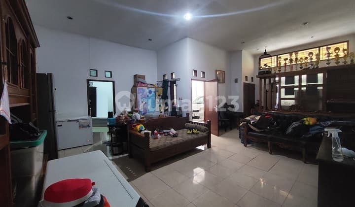 Rumah Terawat Bangunan Ngeblong di Mutiara Cibaduyut