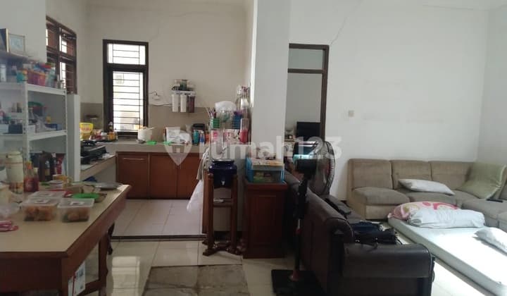 Rumah Luas Dan Nyaman di Taman Cibaduyut Indah