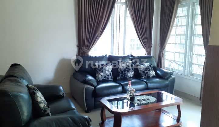 Rumah Cantik Posisi Hook Tengah Kota di Srimahi