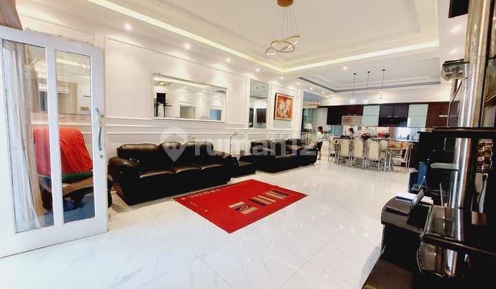 Rumah Elit Desain Modern Mewah Halaman Luas di Kopo Elok