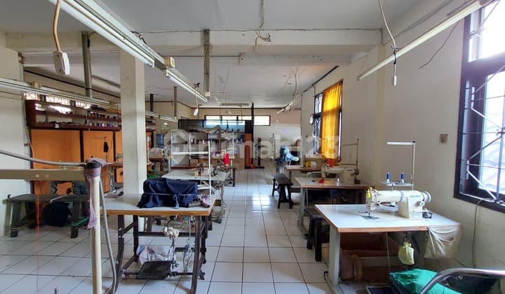 Rumah Untuk Konveksi Dan Gudang Penyimpanan di Srimahi