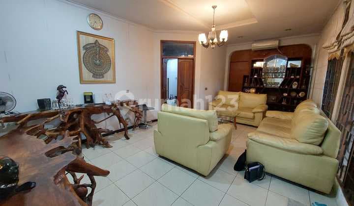 Rumah Lokasi Dekat Ke Jalan Utama di Margahayu Permai