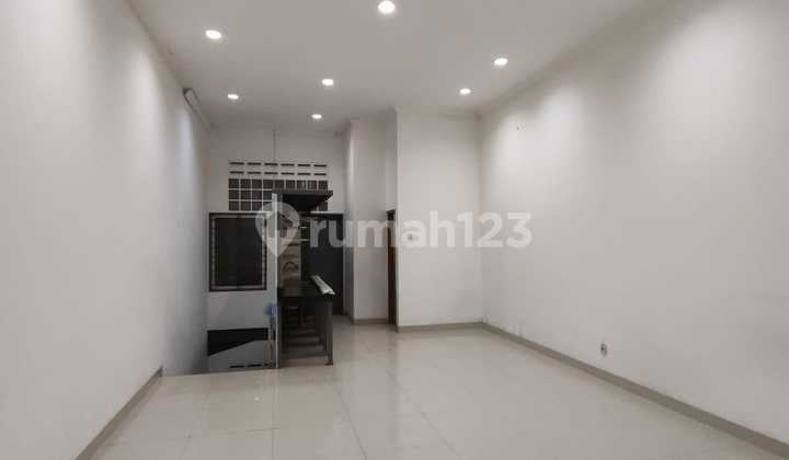 Ruko Berada Dikawasan Ramai di Cibaduyut Raya