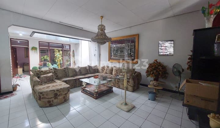 Strategic House in City Center with Easy Access to Toll Road in Ancol