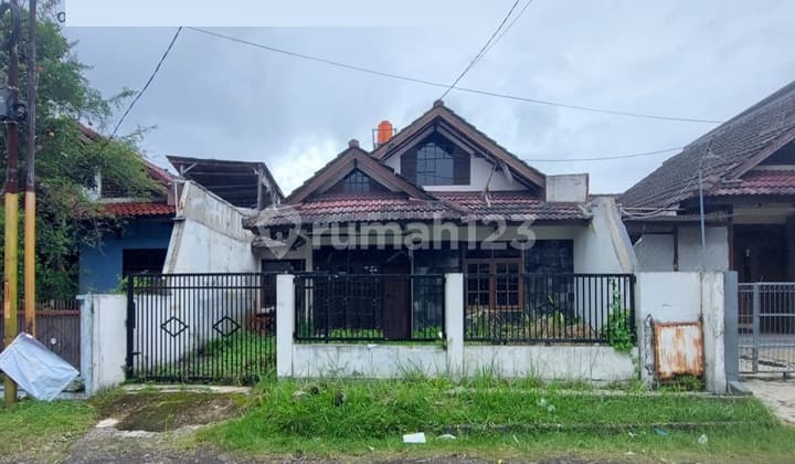 Rumah Lokasi Dekat Ke Pusat Perbelanjaan di Taman Cibaduyut Indah