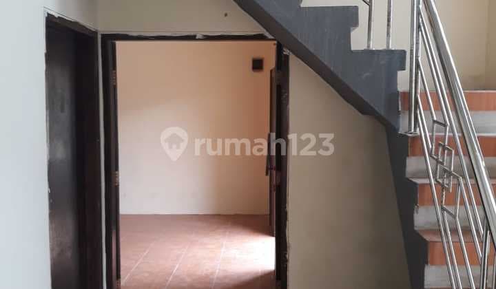Rumah Lokasi Strategis, Dekat Prasarana Pendidikan di Pharmindo