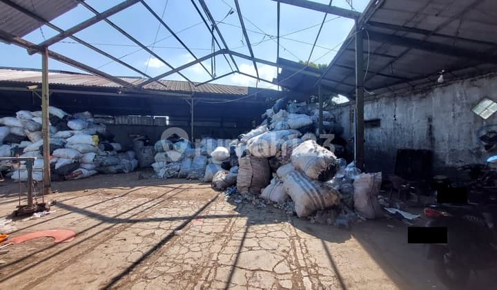 Gudang Penyimpanan Dekat Tol Margaasih di Cigondewah Hilir