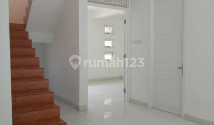 Rumah One Gate Sytem 5 Menit Akses Tol Kopo di Taman Kopo Melati