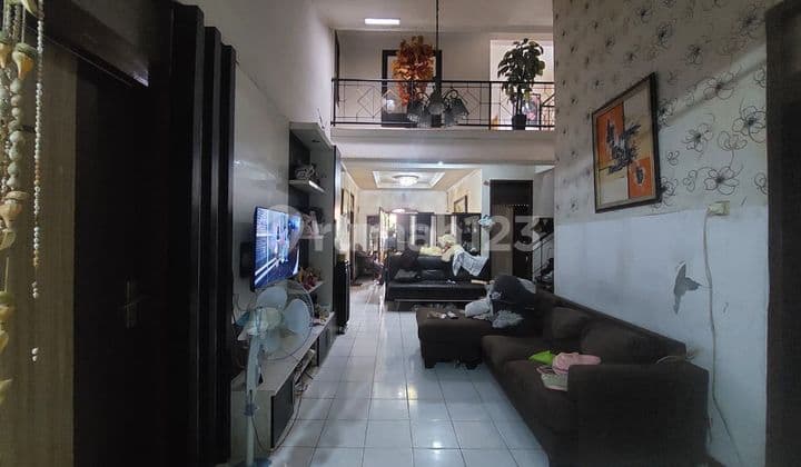 Rumah Bangunan Terawat dan Semi Furnished di Cicukang Indah
