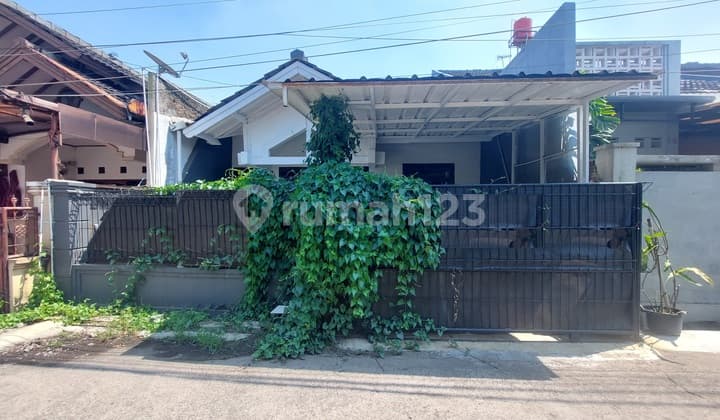 Rumah Strategis Dekat Jalan Utama di Taman Cibaduyut Indah