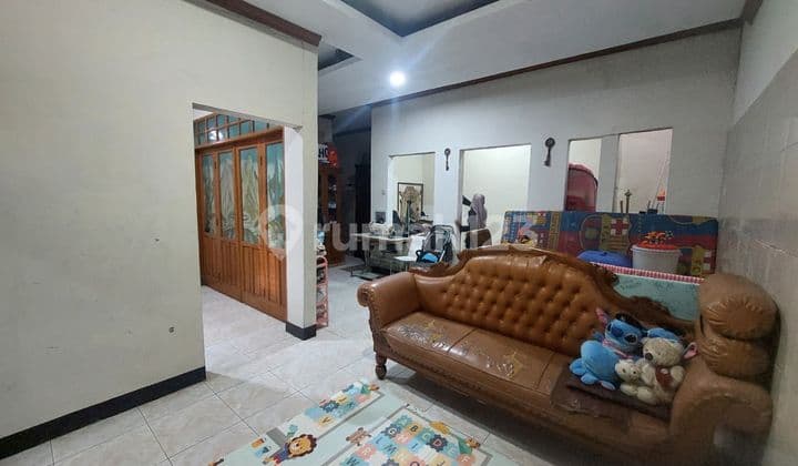 Kost + Rumah Cocok untuk Investasi Lokasi Jalan Utama di Caringin
