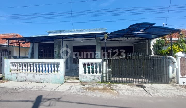 House Suitable for Convection Business Location in Margahayu Permai