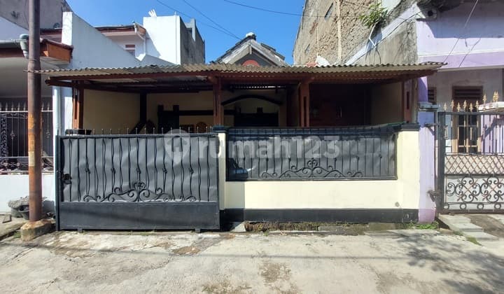 Rumah Dekat Ke Jalan Utama di Taman Cibaduyut Indah