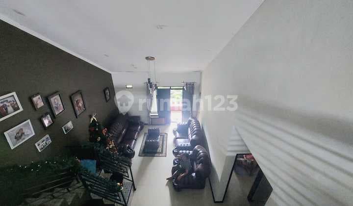 Rumah Terawat, Ceiling Tinggi di Taman Cibaduyut Indah