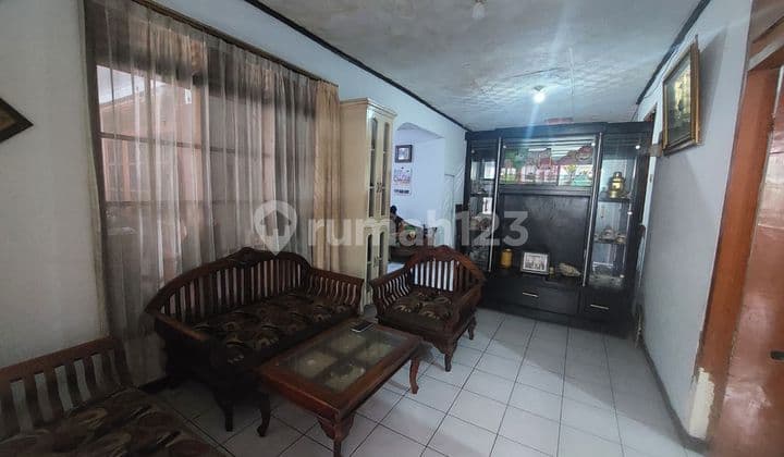 Rumah Lokasi Strategis Sangat Dekat ke Jalan Utama di Cibolerang Indah