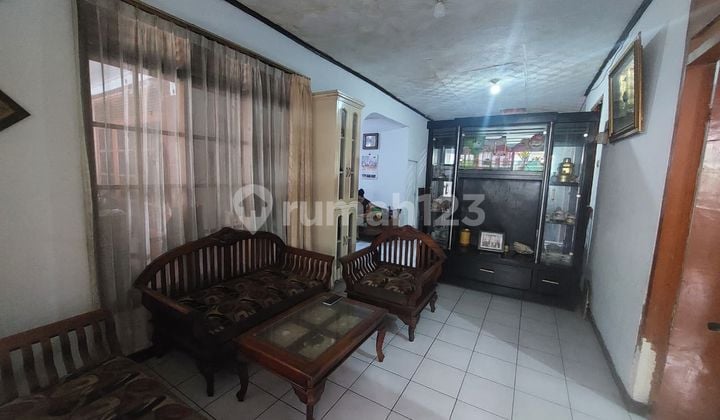 Rumah Lokasi Strategis Sangat Dekat ke Jalan Utama di Cibolerang Indah