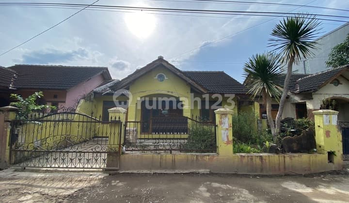 Rumah Strategis Dekat Ke Jalan Utama di Permata Kopo