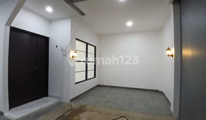 For Rent Ready-to-Occupy House in Cipayung, Kebayoran Baru