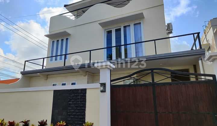 The house is close to Dreamland Beach Pecatu, Bali