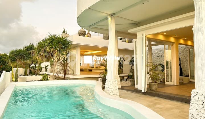 Villa Dengan View Yang Spektakuler di Area Ungasan, Bali