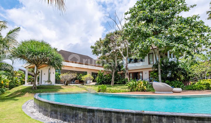5 BR Luxury Tropical Modern Villa Close To Pererenan Beach, Bali