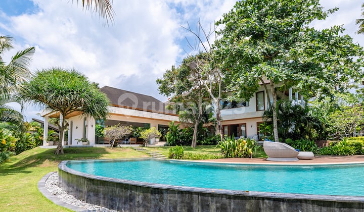 5 BR Luxury Tropical Modern Villa Close To Pererenan Beach, Bali