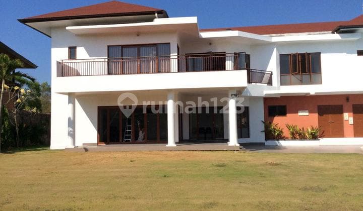 Beautiful villa for sale in pecatu with golf view