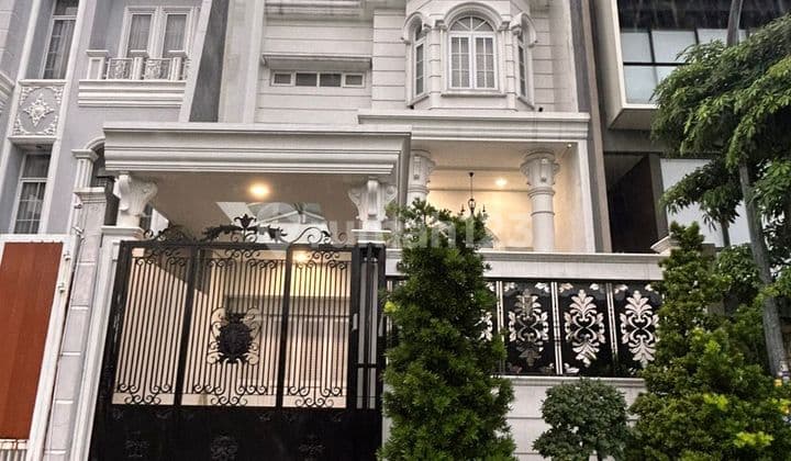 Rumah 3 Lantai Full Furnished di Pik, Type Master 4 Kamar, Siap Huni
