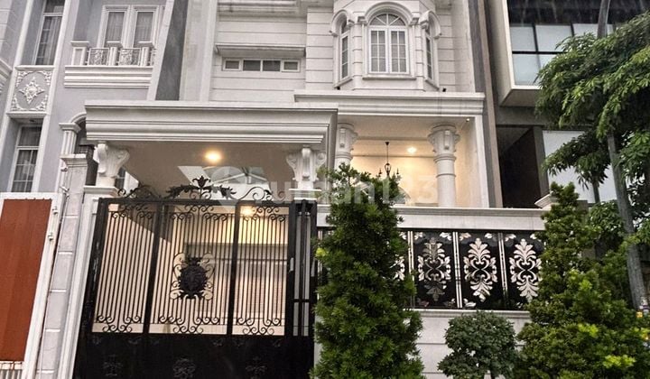 Rumah 3 Lantai Full Furnished di Pik, Type Master 4 Kamar, Siap Huni