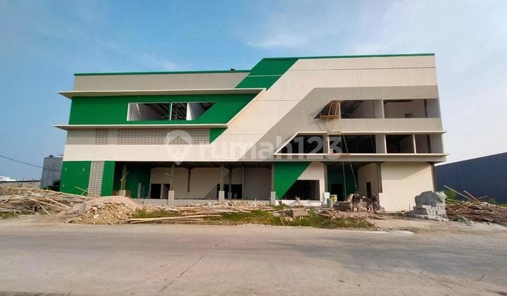 Gudang Komplek Pergudangan Laksana Tangerang, Bangunan 3 Lantai