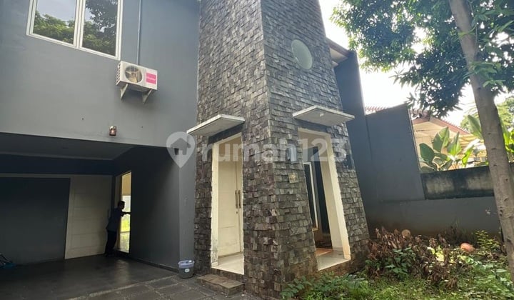 Hunian Bagus 2 Lantai di Lokasi Strategis Bintaro Siap Huni Sp0438 T