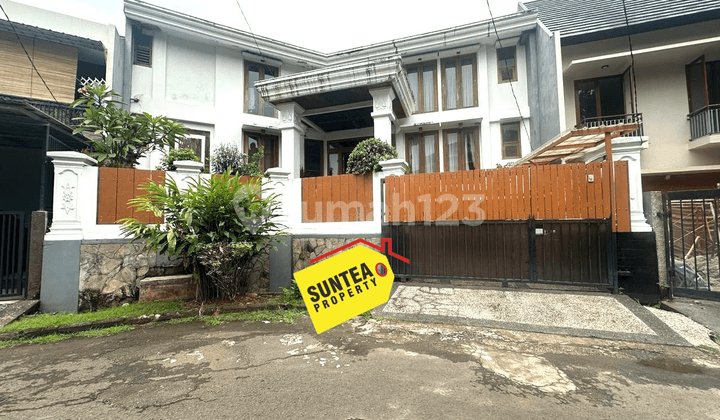 Dijual Rumah Siap Huni Lengkap dengan Kolam Renang dan Ruang Karaoke di Sektor 9 Bintaro Jaya Sp 0720