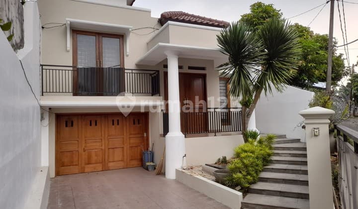 Affordable Sale of Ready-to-Occupy Strategic House in Pangkalan Jati, South Jakarta