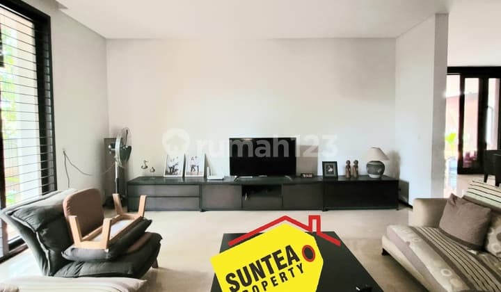 Rumah Mewah Kamar Utama di Bawah Desain Arsitek Ternama di Sektor 9 Bintaro Sp0442 T