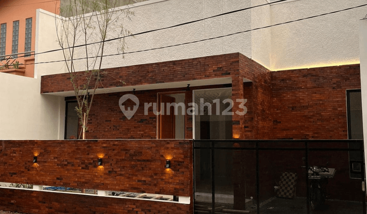 Rumah Siap Huni dengan Desain Fasad Cantik di Sektor 9 Bintaro Jaya Sp 0036