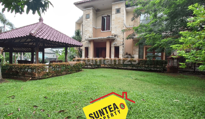 Rumah Nyaman Huni Halaman Luas dan Lengkap dengan Ruang Karaoke di Sektor 9 Bintaro Jaya Sp 0759