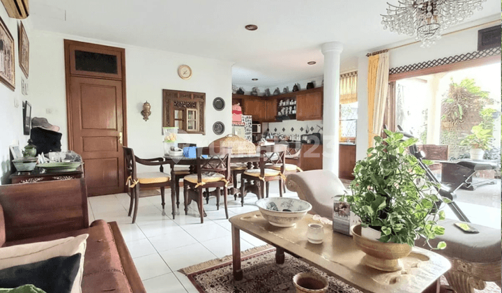 Rumah Hunian Nyaman dan Luas dengan 5 Kamar Tidur di Bintaro Sp 0689