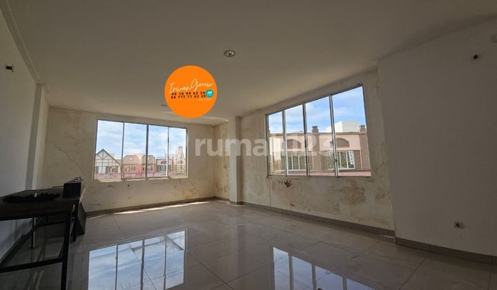 Ruko La Riviera Pik2, Posisi Hoekkat Jalan Utama