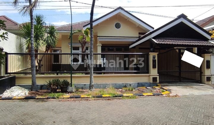 Rumah Rungkut Mapan Surabaya Luas 311 Meter Baru Renov Siap Huni