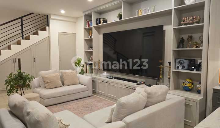 For Sale and For Rent Corner House 2 Floors on Main Road Tukad Badung Renon