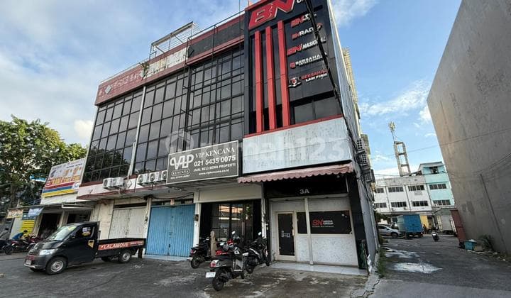 Ruko 4 Lantai Full Furnished Lokasi Strategis di Area Kalideres