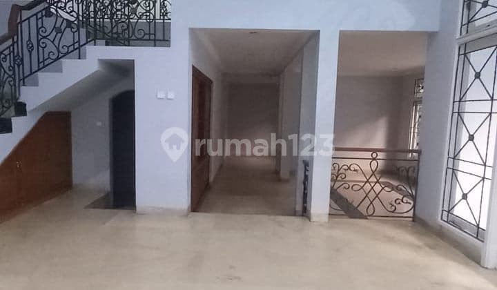 Rumah 2 Lantai Siap Huni Area Strategis